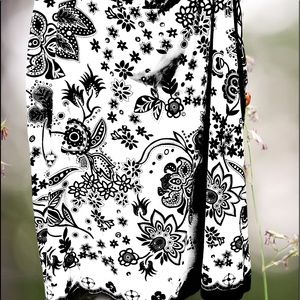 🌞🌞 Beautiful white and black A-line skirt